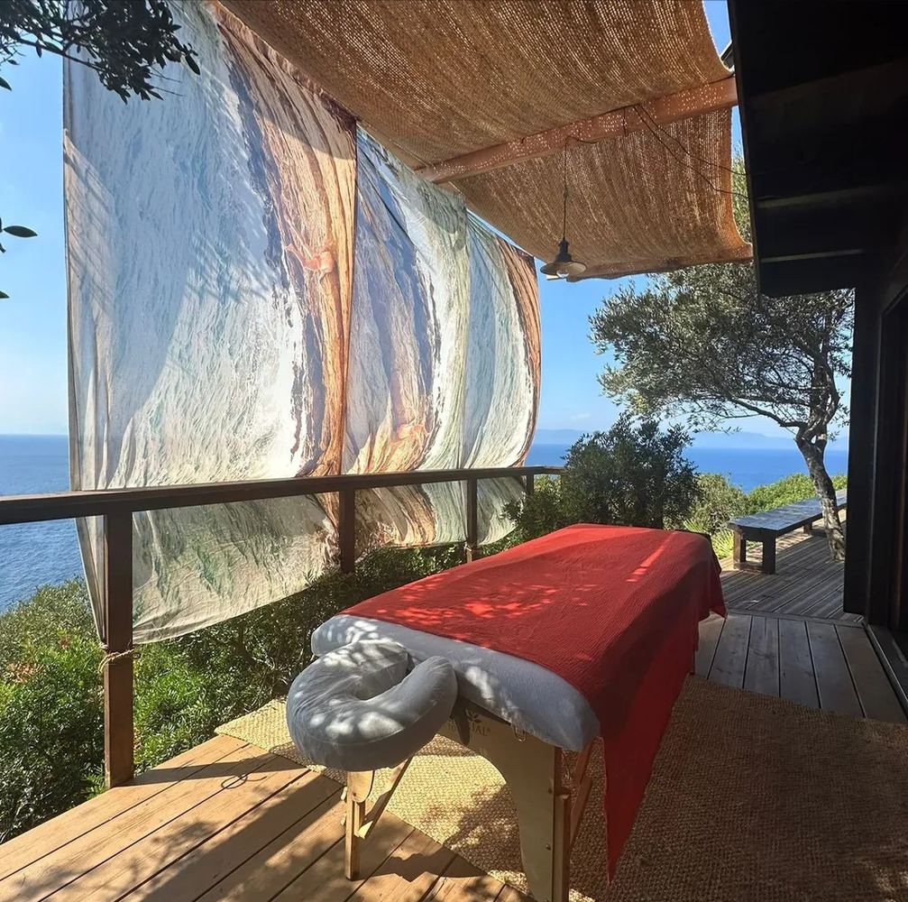 Espace massage en plein air avec vue mer, Soléa Lodges